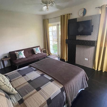 Scarlett Studios 1 - Holiday-Business-Us Embassy Appt 7 Mins Drive Away - Only The 1 Night Reservation Includes Airport And Us Embassy Roundtrip Transport Bridgetown Exterior foto