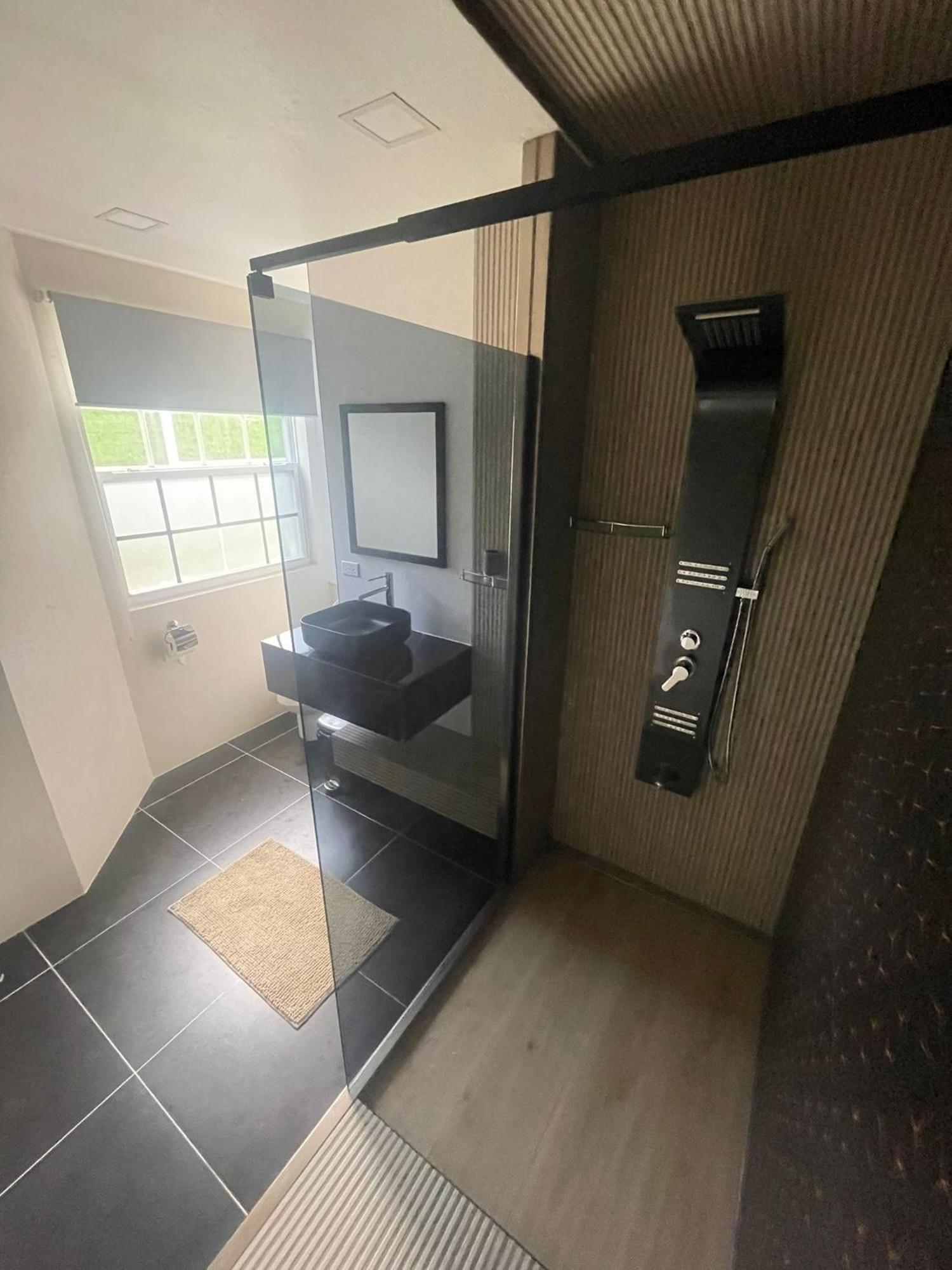 Scarlett Studios 1 - Holiday-Business-Us Embassy Appt 7 Mins Drive Away - Only The 1 Night Reservation Includes Airport And Us Embassy Roundtrip Transport Bridgetown Exterior foto